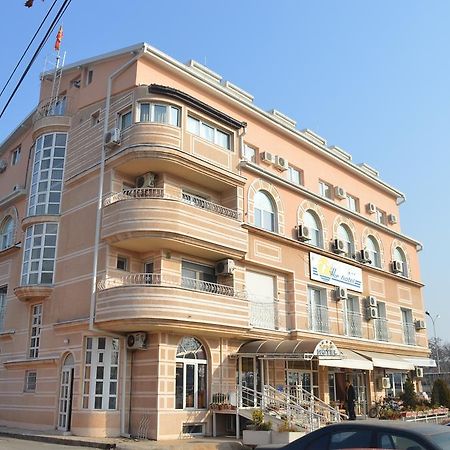 Vip Hotel Skopje - New Management Екстериор снимка
