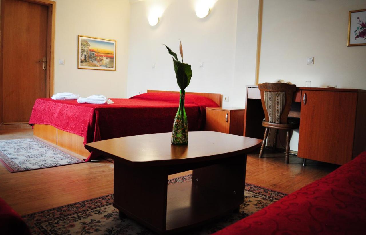 Vip Hotel Skopje - New Management Екстериор снимка