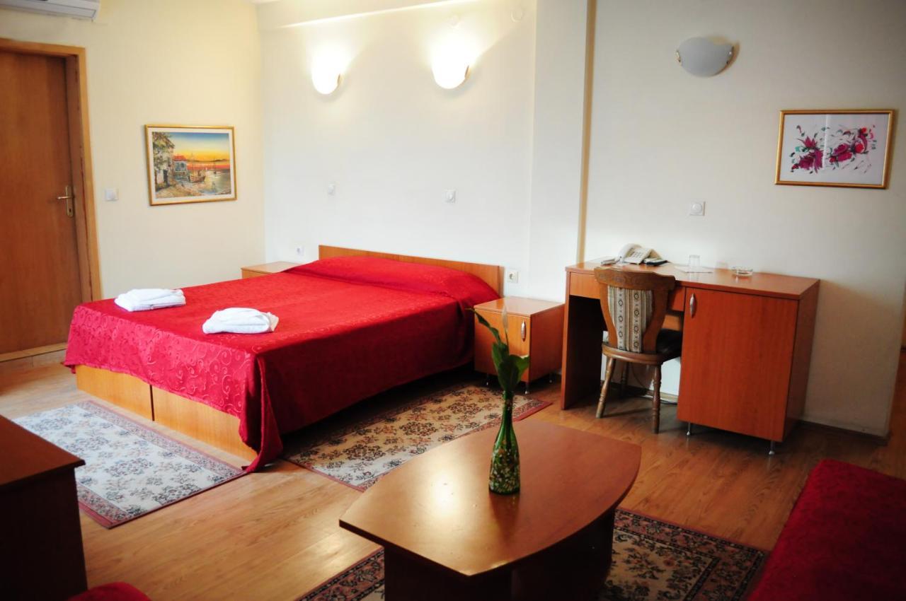 Vip Hotel Skopje - New Management Екстериор снимка