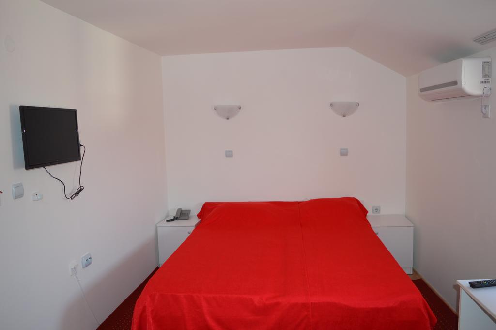 Vip Hotel Skopje - New Management Екстериор снимка