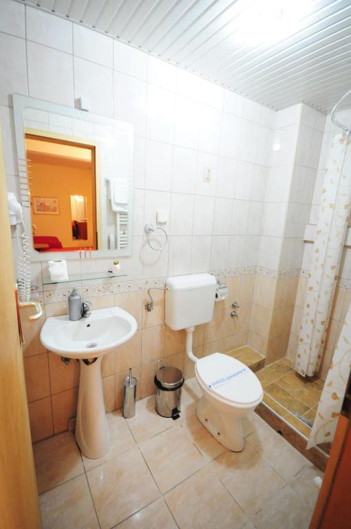 Vip Hotel Skopje - New Management Стая снимка